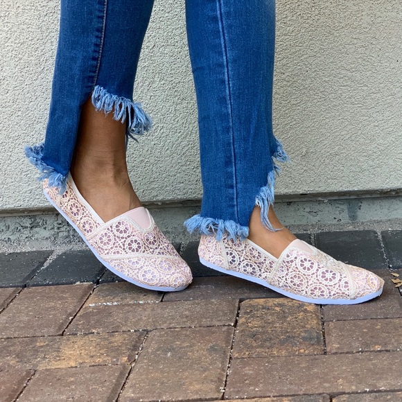 NIB Blush Pink Floral Crochet Slip-On Loafer Flats - Picture 8 of 8